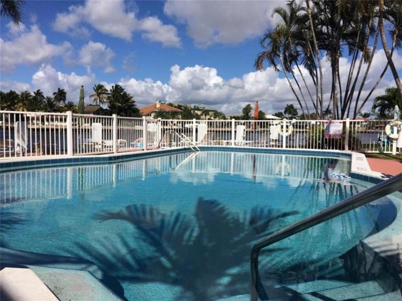فيلا Studio Intracoastal Views! 5 Min Walk To The Beach بومبانو بيتش المظهر الخارجي الصورة